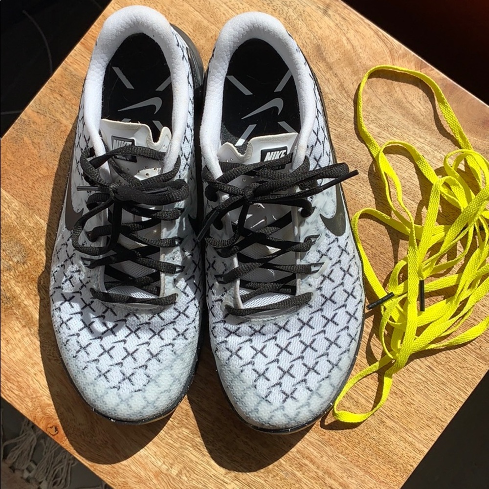 Women’s Nike metcon 4 nwot